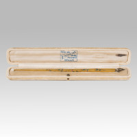 Gold and stones dip pen in box Gold and stones dip pen in box